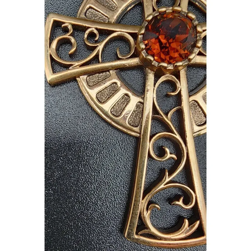 1979 Sarah Coventry Celtic Cross Necklace w/ Amber Gemstone – Limited Edition - Picture 7 of 16